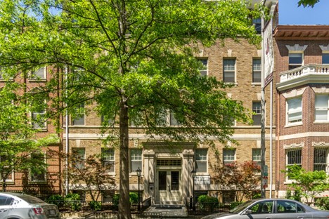 Dupont Circle Is a Great Neighborhood for Romantics